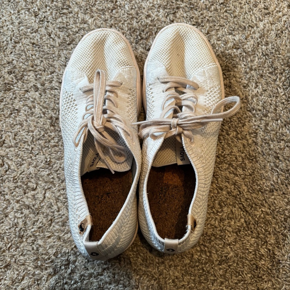 Saola Lace up Tennis shoes